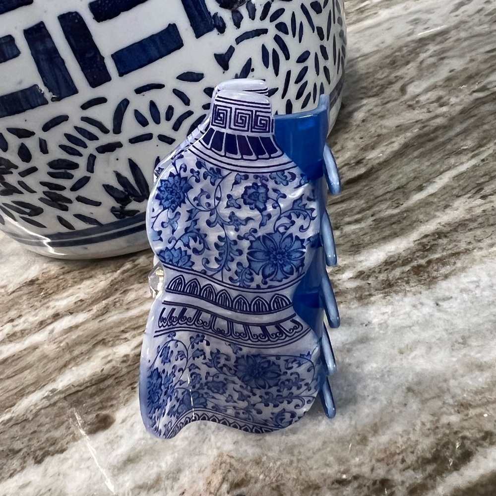 Blue & White Chinoiserie Ginger Jar Hair Clip - Picture 3 of 9